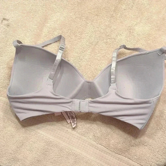 Victorias Secret T-Shirt lightly lined Wireless Bra in Light Grey Size 32D - Picture 2 of 4